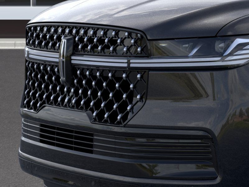 Lincoln Navigator L Vehicle Full-screen Gallery Image 17
