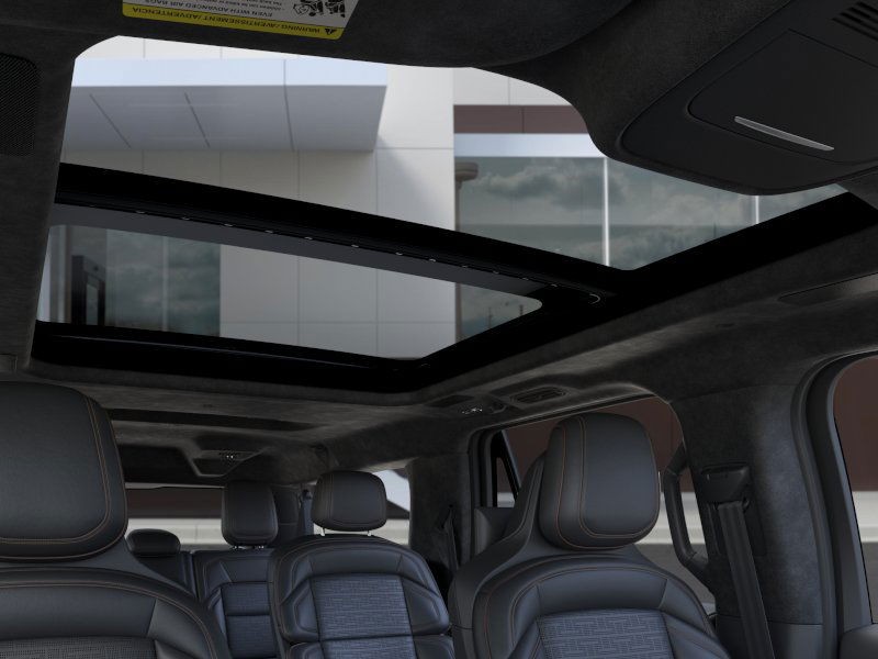 Lincoln Navigator L Vehicle Full-screen Gallery Image 22