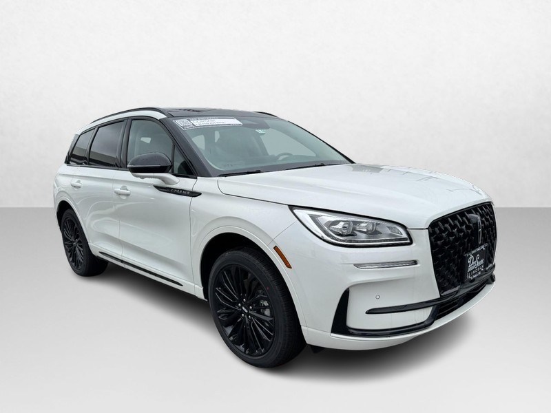 Lincoln Corsair Vehicle Full-screen Gallery Image 03