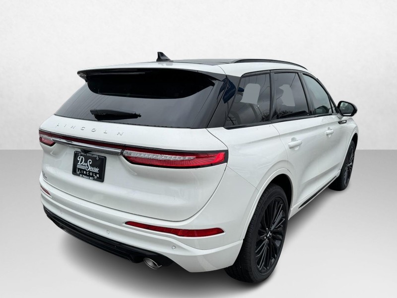 Lincoln Corsair Vehicle Full-screen Gallery Image 05