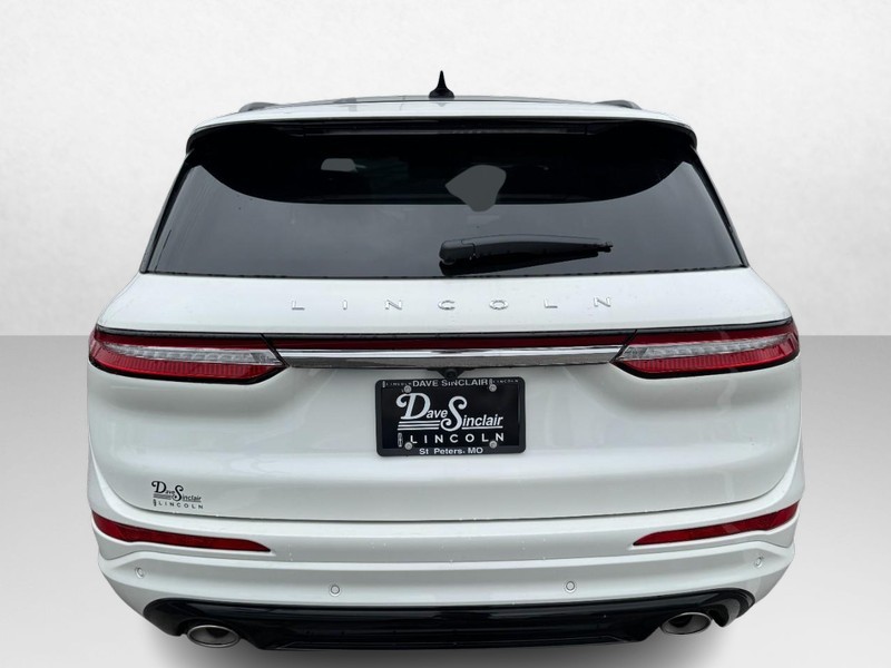 Lincoln Corsair Vehicle Full-screen Gallery Image 06