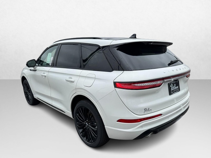 Lincoln Corsair Vehicle Full-screen Gallery Image 07