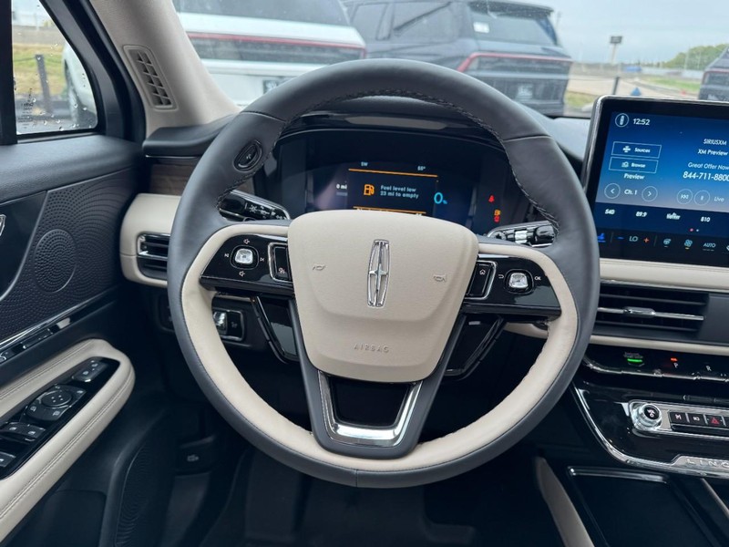 Lincoln Corsair Vehicle Full-screen Gallery Image 10