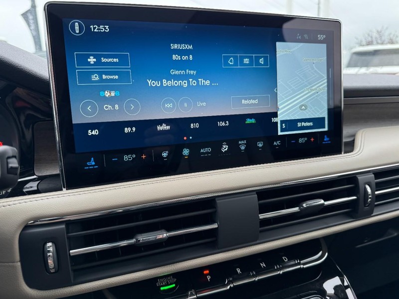 Lincoln Corsair Vehicle Full-screen Gallery Image 16