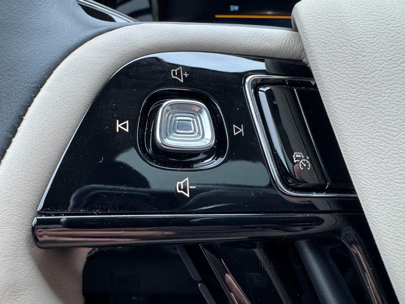 Lincoln Corsair Vehicle Full-screen Gallery Image 18