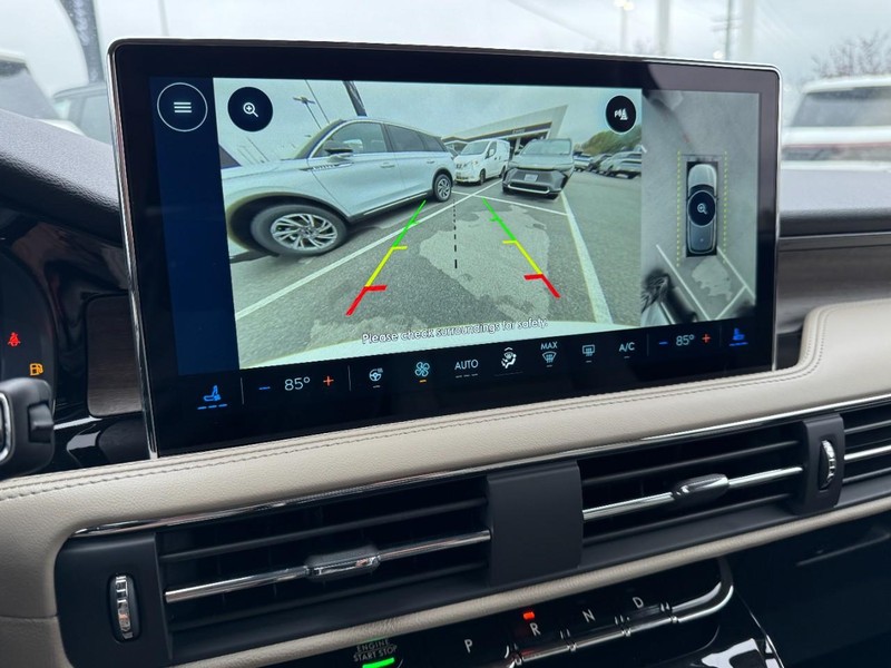 Lincoln Corsair Vehicle Full-screen Gallery Image 24