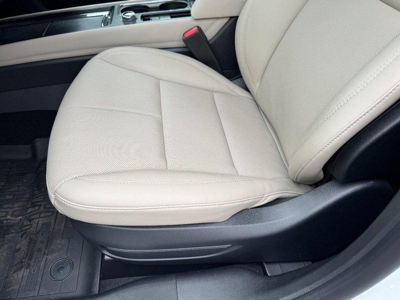 Lincoln Corsair Vehicle Full-screen Gallery Image 26