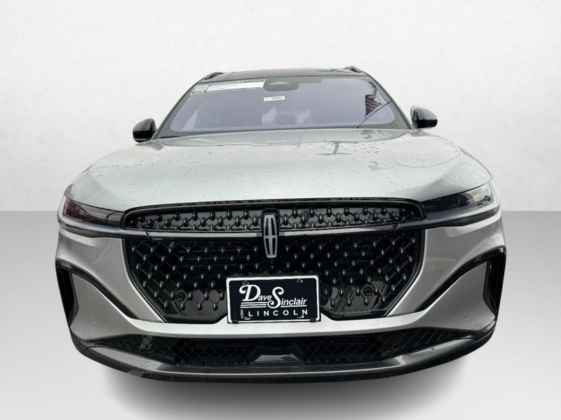 Lincoln Nautilus Vehicle Full-screen Gallery Image 02