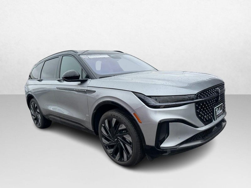 Lincoln Nautilus Vehicle Full-screen Gallery Image 03