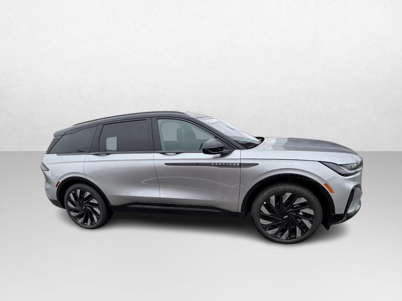 Lincoln Nautilus Vehicle Full-screen Gallery Image 04