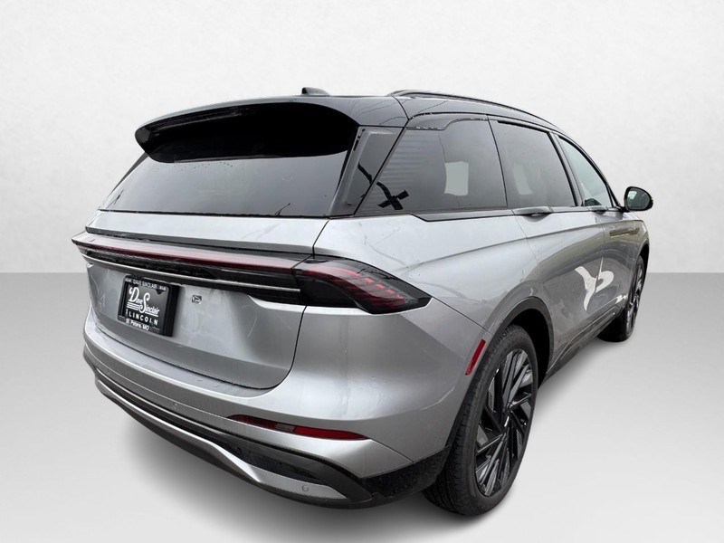 Lincoln Nautilus Vehicle Full-screen Gallery Image 05