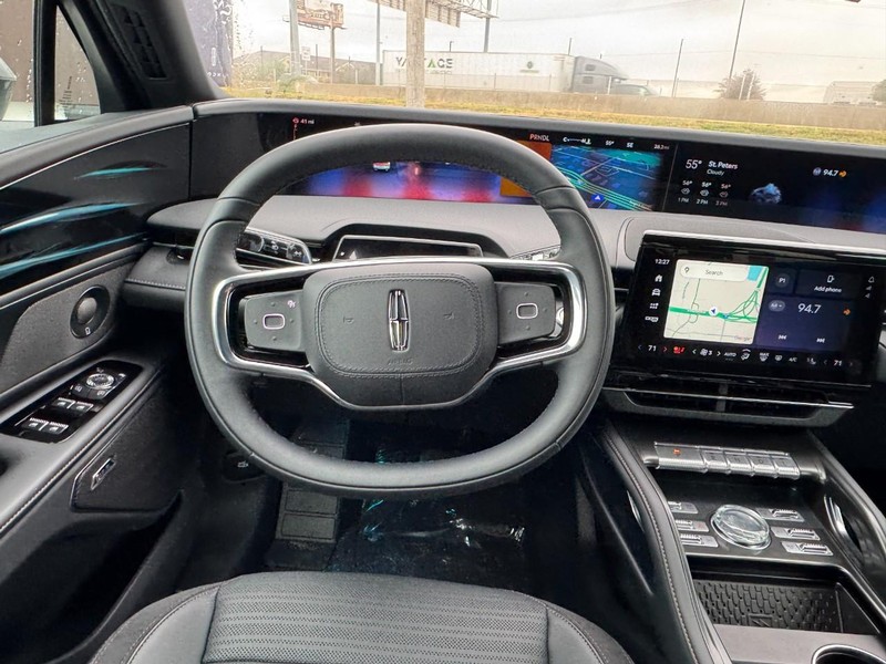 Lincoln Nautilus Vehicle Full-screen Gallery Image 10