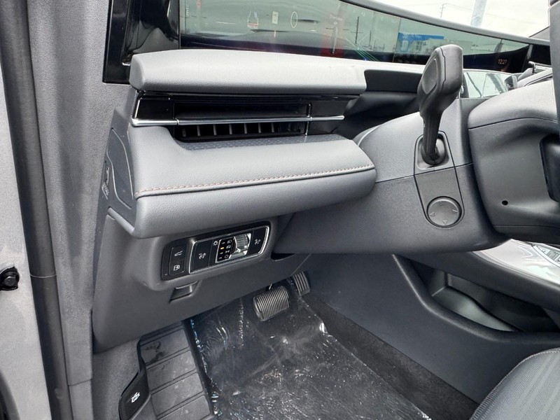 Lincoln Nautilus Vehicle Full-screen Gallery Image 14