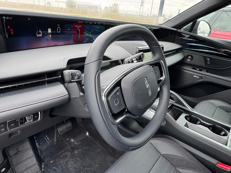 Lincoln Nautilus Vehicle Full-screen Gallery Image 15