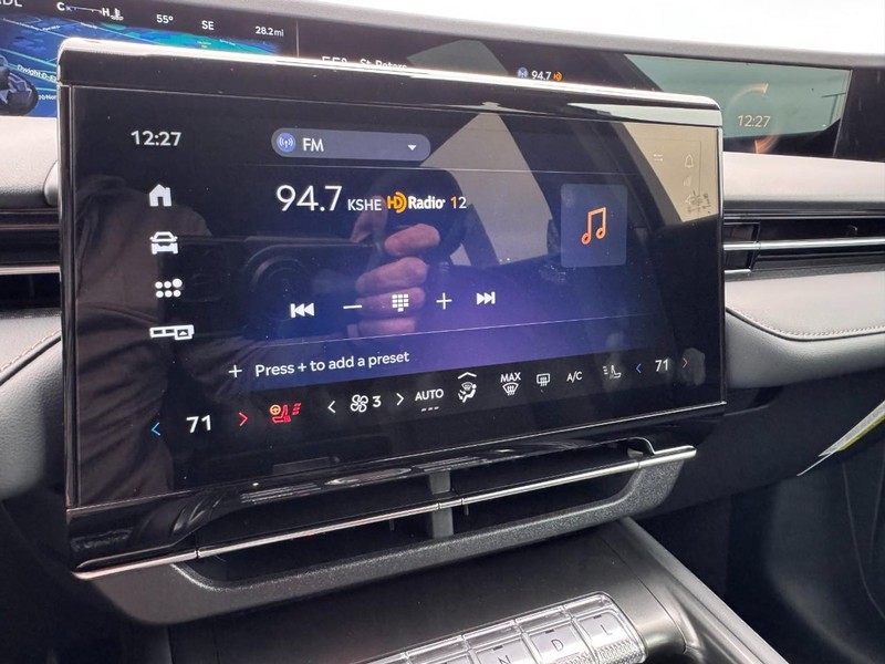 Lincoln Nautilus Vehicle Full-screen Gallery Image 16