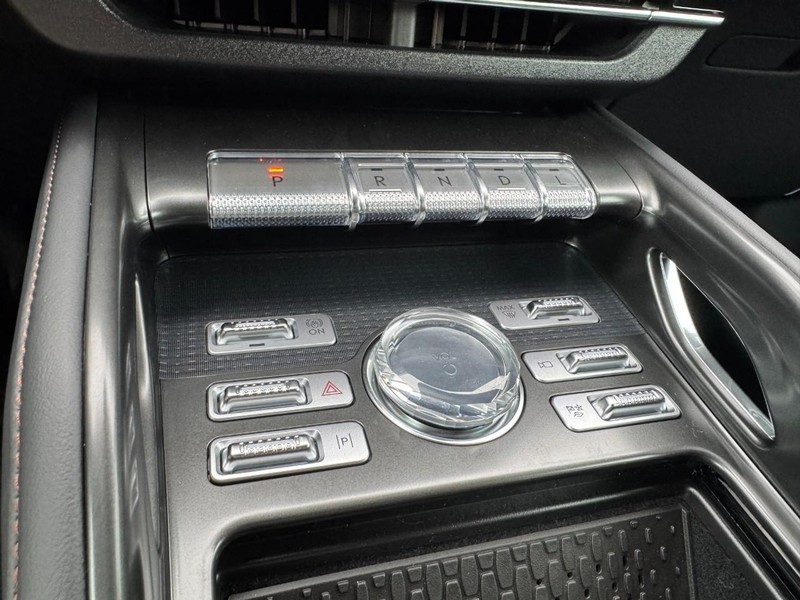 Lincoln Nautilus Vehicle Full-screen Gallery Image 17