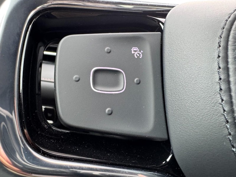 Lincoln Nautilus Vehicle Full-screen Gallery Image 18