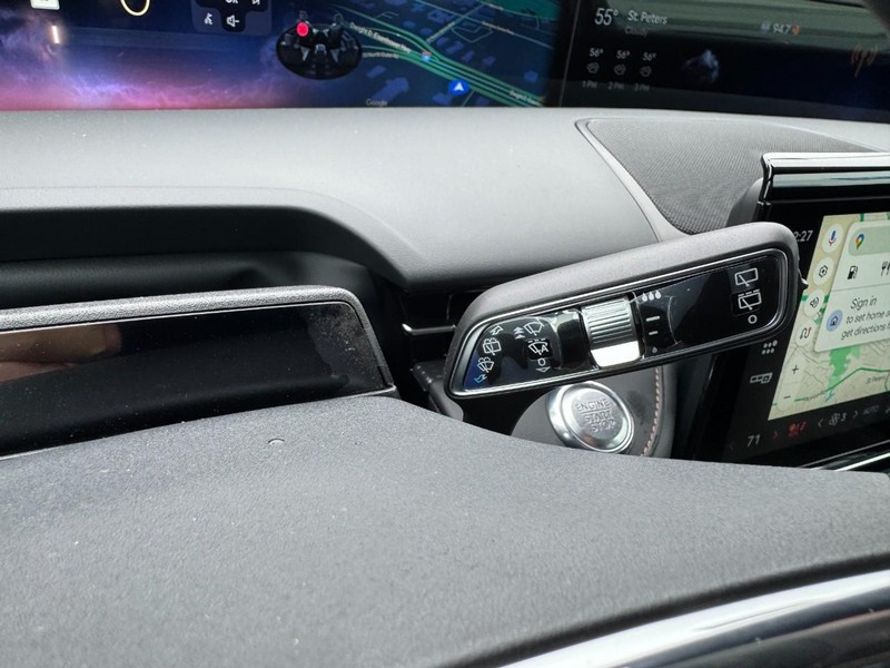 Lincoln Nautilus Vehicle Full-screen Gallery Image 21