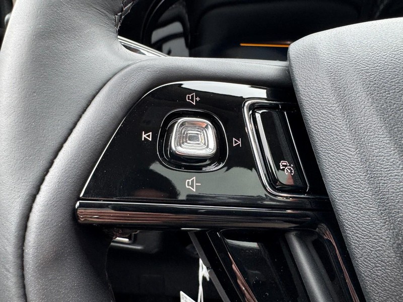 Lincoln Corsair Vehicle Full-screen Gallery Image 18