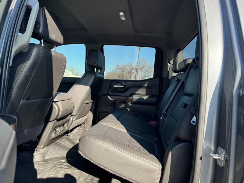 GMC Sierra 1500 Vehicle Full-screen Gallery Image 12