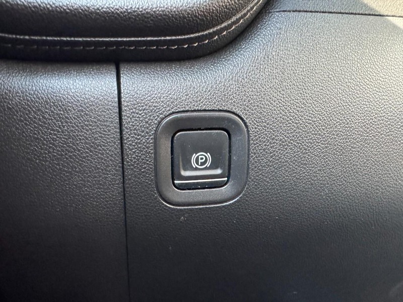 GMC Sierra 1500 Vehicle Full-screen Gallery Image 22