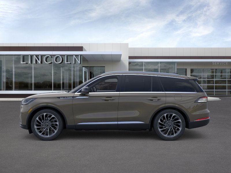 Lincoln Aviator Vehicle Full-screen Gallery Image 03