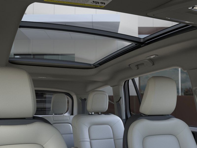 Lincoln Aviator Vehicle Full-screen Gallery Image 21