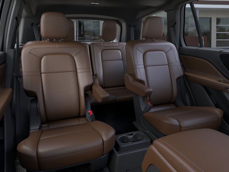 Lincoln Aviator Vehicle Full-screen Gallery Image 11