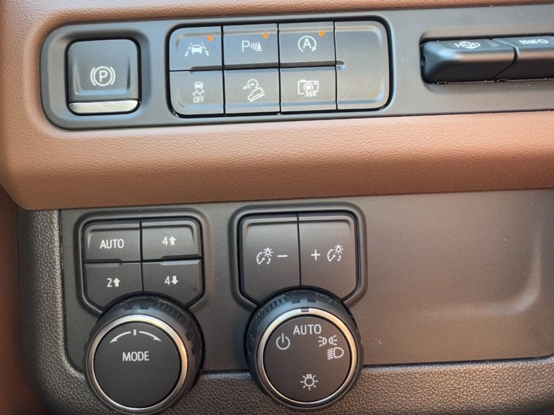 Chevrolet Tahoe Vehicle Full-screen Gallery Image 22