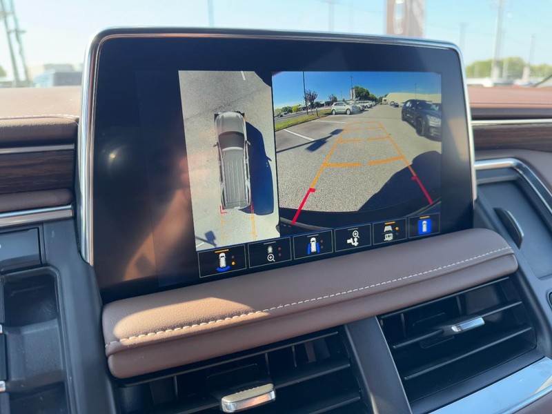 Chevrolet Tahoe Vehicle Full-screen Gallery Image 24