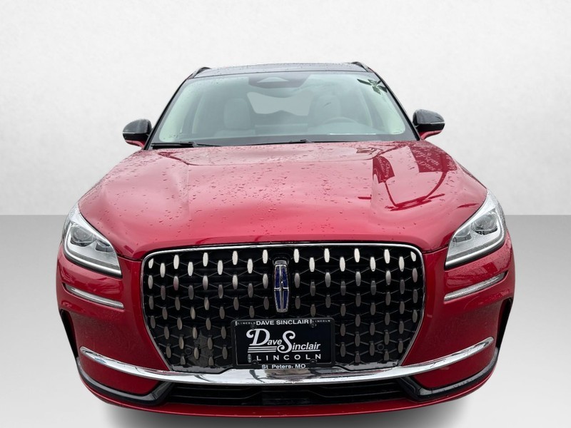 Lincoln Corsair Vehicle Full-screen Gallery Image 02