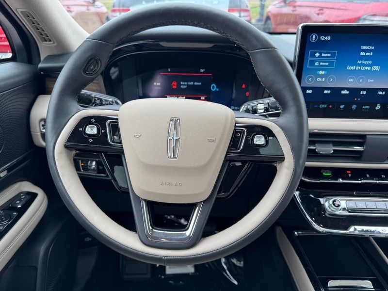 Lincoln Corsair Vehicle Full-screen Gallery Image 10