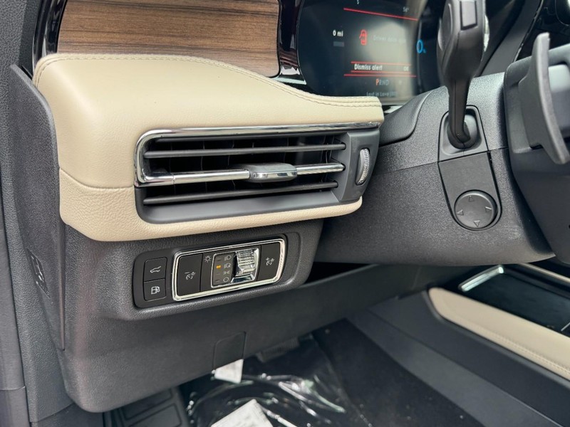 Lincoln Corsair Vehicle Full-screen Gallery Image 14