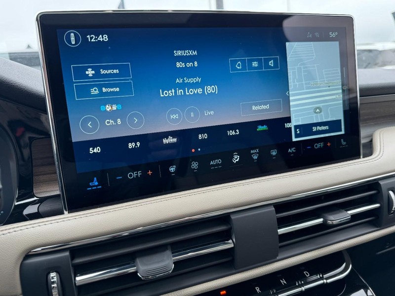 Lincoln Corsair Vehicle Full-screen Gallery Image 16