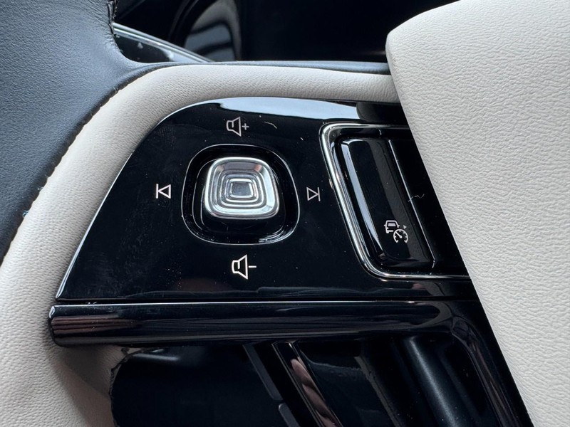 Lincoln Corsair Vehicle Full-screen Gallery Image 18