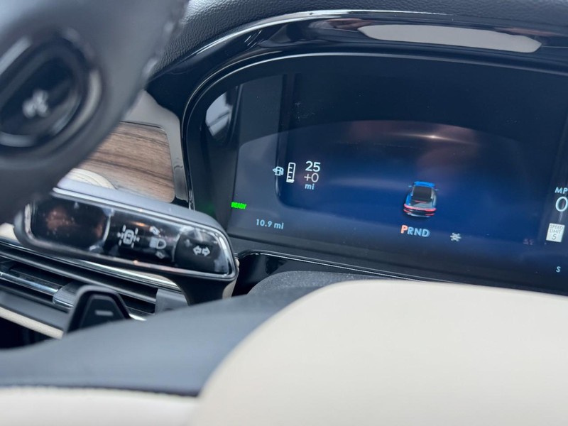 Lincoln Corsair Vehicle Full-screen Gallery Image 20