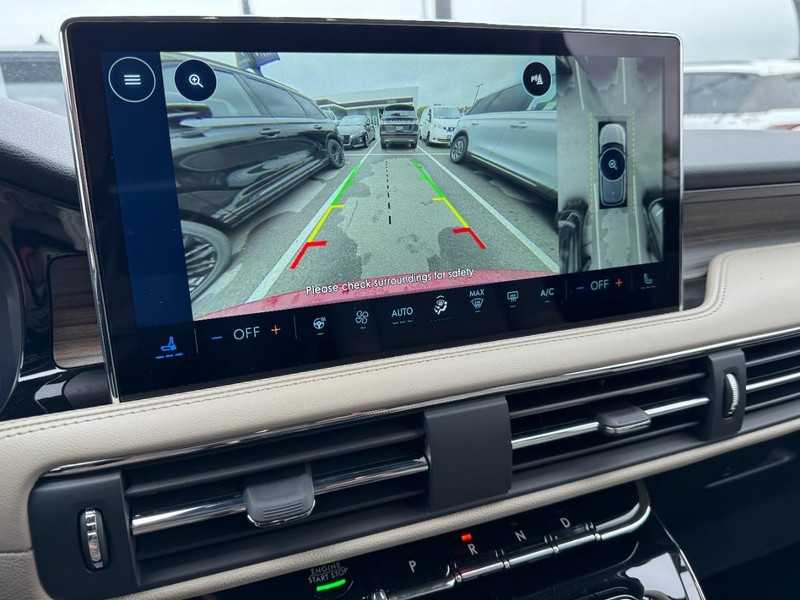 Lincoln Corsair Vehicle Full-screen Gallery Image 24