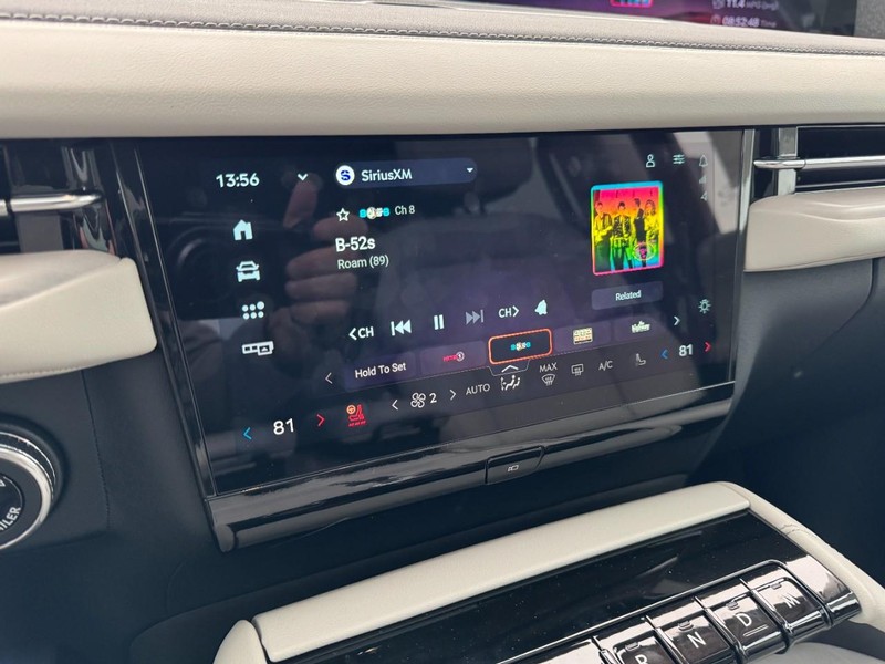 Lincoln Navigator Vehicle Full-screen Gallery Image 16