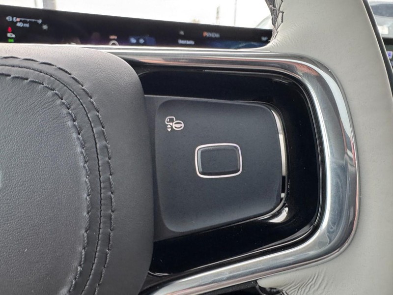 Lincoln Navigator Vehicle Full-screen Gallery Image 19