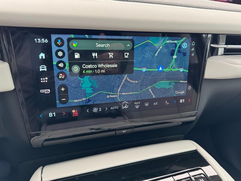 Lincoln Navigator Vehicle Full-screen Gallery Image 23