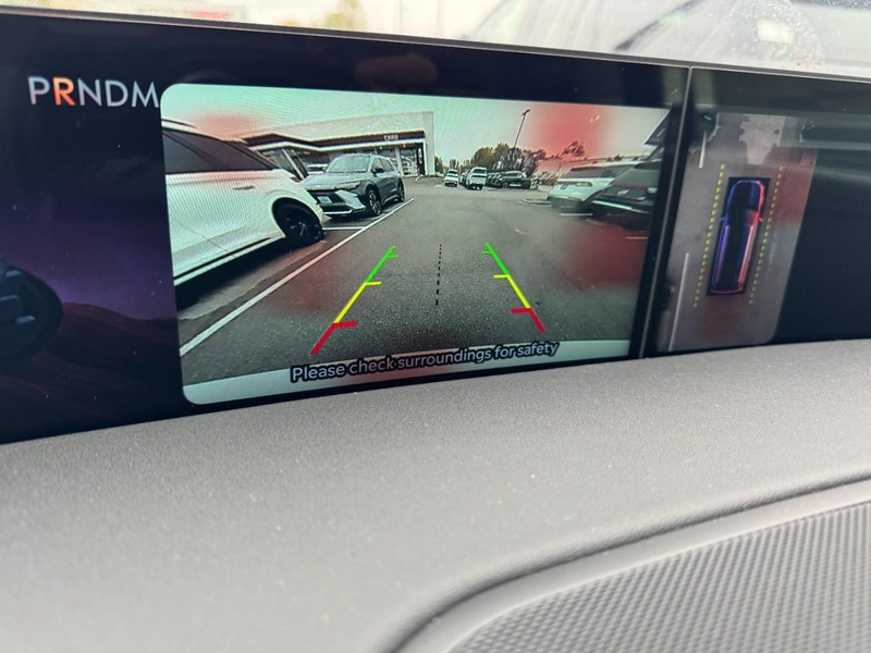 Lincoln Navigator Vehicle Full-screen Gallery Image 24