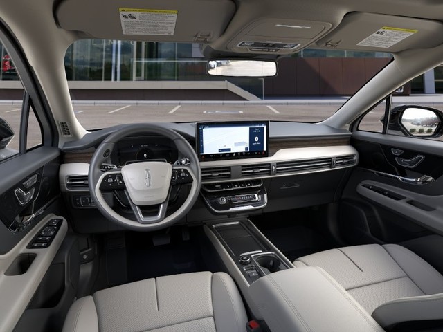 2025 Lincoln Corsair Grand Touring thumbnail image 09