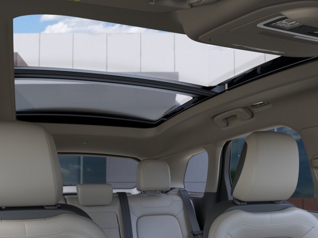 2025 Lincoln Corsair Grand Touring thumbnail image 22