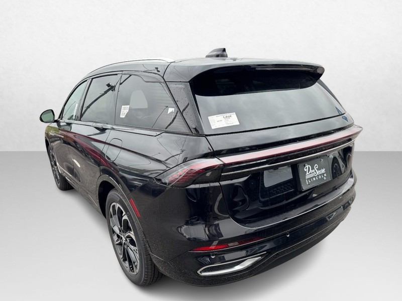 Lincoln Nautilus Vehicle Full-screen Gallery Image 07