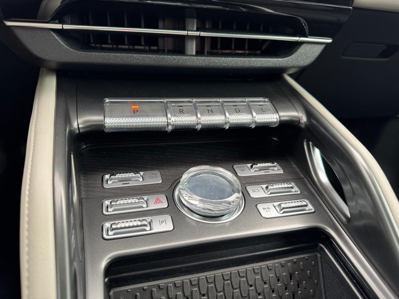 Lincoln Nautilus Vehicle Full-screen Gallery Image 17