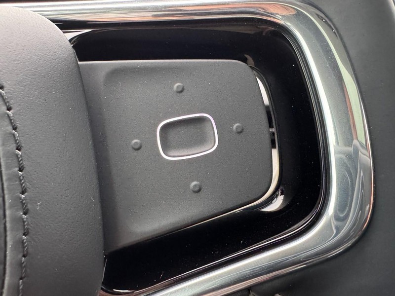 Lincoln Nautilus Vehicle Full-screen Gallery Image 19