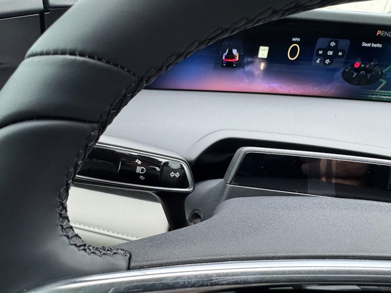 Lincoln Nautilus Vehicle Full-screen Gallery Image 20