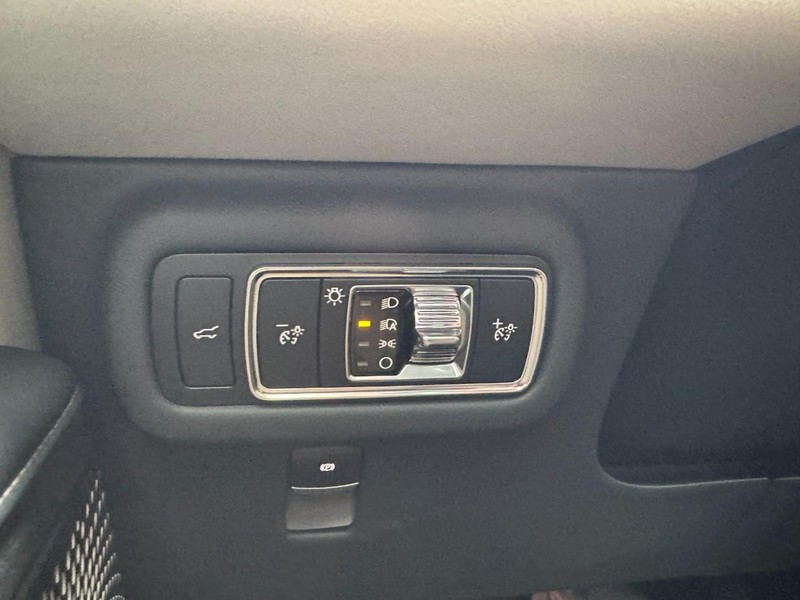 Lincoln Nautilus Vehicle Full-screen Gallery Image 22