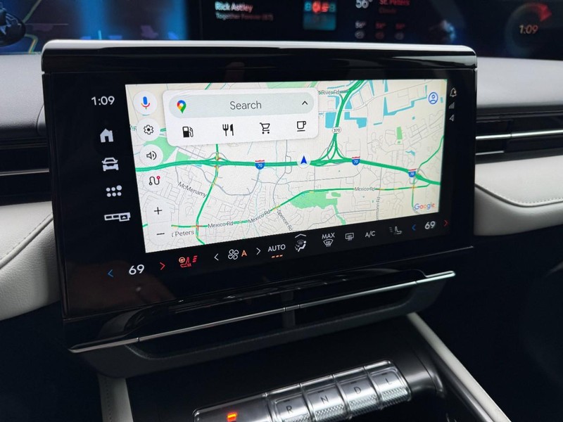 Lincoln Nautilus Vehicle Full-screen Gallery Image 23