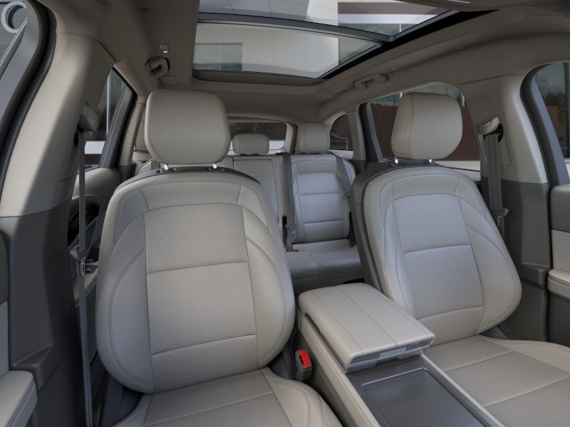 Lincoln Nautilus Vehicle Full-screen Gallery Image 10